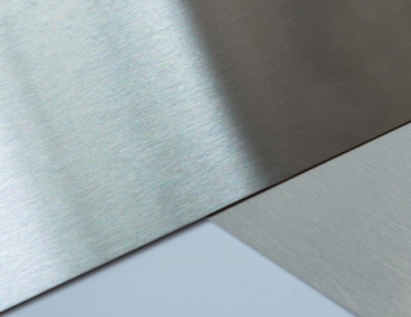 Лист нержавеющий шлифованный х/к 12Х18Н9 0,75 мм ГОСТ 5582-75 фото
